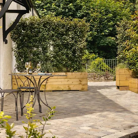 Casa de Férias Coronation Cottages, Modernised 200-year-old District Getaway For Two - Ridgestone Lindale