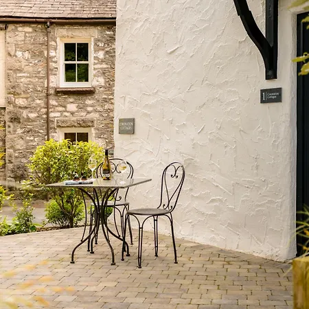 Coronation Cottages, Modernised 200-year-old District Getaway For Two