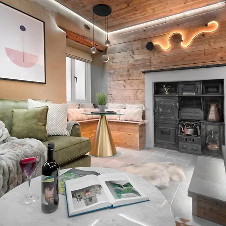 Coronation Cottages, Modernised 200-year-old District Getaway For Two Holiday home *