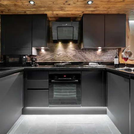 Holiday home Coronation Cottages, Modernised 200-year-old District Getaway For Two