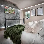 Tatil Evi Coronation Cottages, Modernised 200-year-old District Getaway For Two - Ridgestone